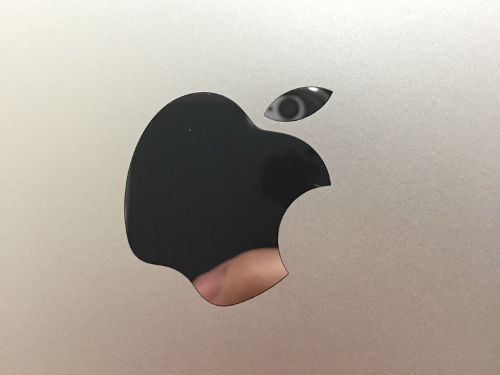 新しいMacBookのアップルマーク
