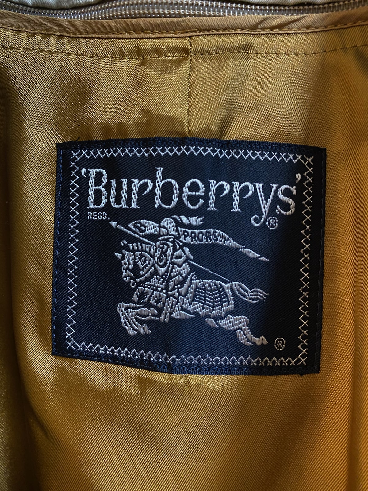 Burberry's ロゴ